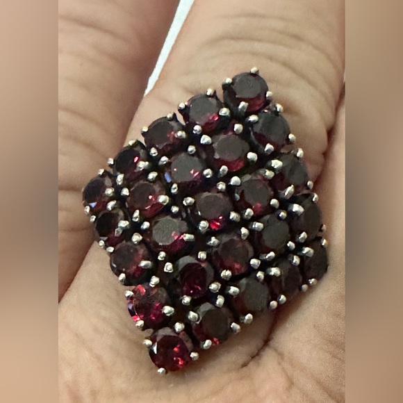 Garnet and Sterling Silver Ring - Picture 5 of 6